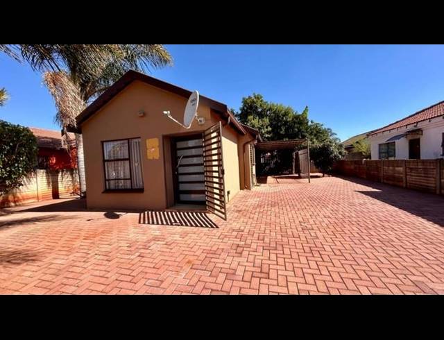 3 BEDROOM HOUSE FOR SALE IN THE ORCHARDS